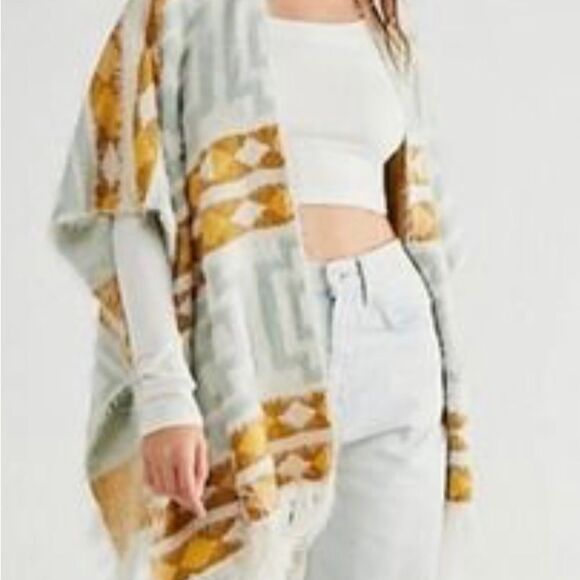 New Free People Poncho Diamondback Cozy
Sweater Kimono in Ivory One Size sha… - Picture 4 of 8